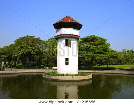 公園内の旧刑務所タワー