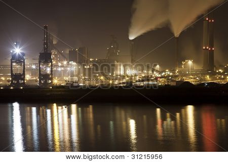 Industrie bij nacht