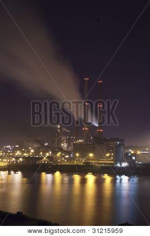 Industrie bij nacht
