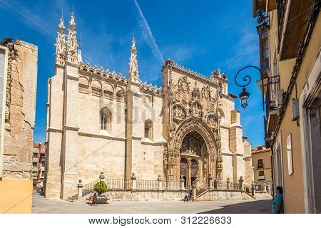 Aranda De Duero,spain - May 12,2019 - View At The Santa Maria La Real Church In Aranda De Duero. Ara