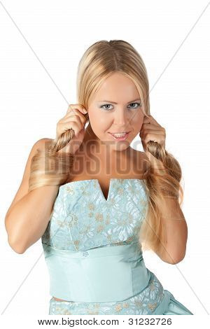 Giovane ragazza In abito blu.