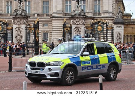 London, Uk - July 15, 2019: British Police Bmw Car In Front Of Buckingham Palace, London. Metropolit