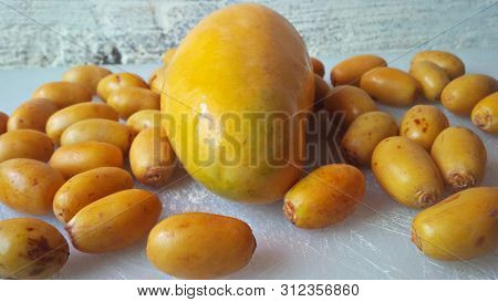 Fresh Crunchy & Sweet Yellow Barhi Dates And Mango | Yellow Semi-ripe Dates And Mango