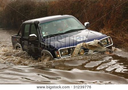 Bir bilinmeyen sürücü/takım üçüncü TT Jeep Turuna Katılma