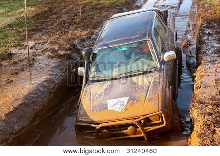 Bir bilinmeyen sürücü/takım üçüncü TT Jeep Turuna Katılma