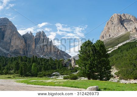 Val Di Vajolet - Beautiful Valley In Dolomites, Italy. Catinaccio (rosengarten) Massif And Vajolet T