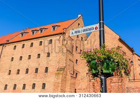 Grudziadz, Poland - July 18, 2019: A Boulevard On The Vistula Along Historical Granaries In Grudziad
