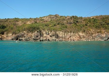Eau et tropical île des Caraïbes