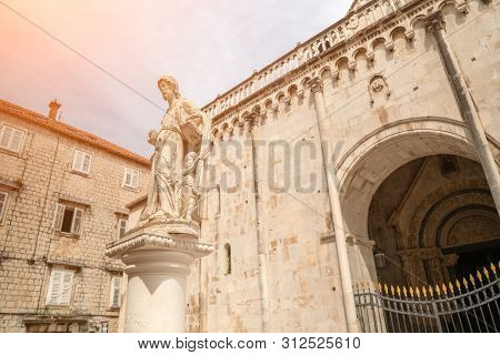 Monument Or Statue At Saint Lovre Church Square In Trogir, Croatia