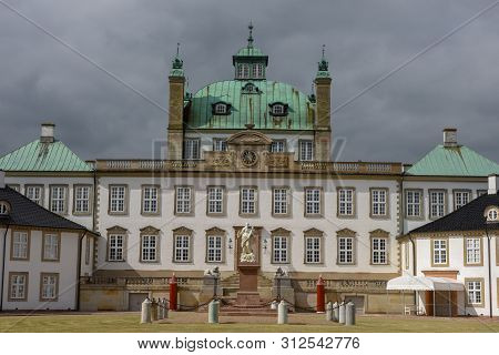 Fredensborg Castle On Danmark