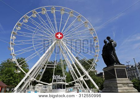 Geneva, Switzerland - 24 June, 2019: Big Ferris Wheel Is Placed In English Garden For The Duration O