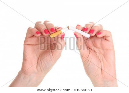 Cigarro na mão feminino isolateed branco