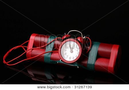 Timebomb изготовлены из динамита, изолированные на черном