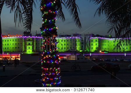 Dubai, Uae - December 1, 2018: Al Bustan Centre In The Evening.
