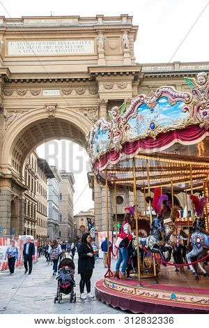 Florence, Italy - April, 2018: Tourists And Locals At The Republic Square Next To The Carrousel And