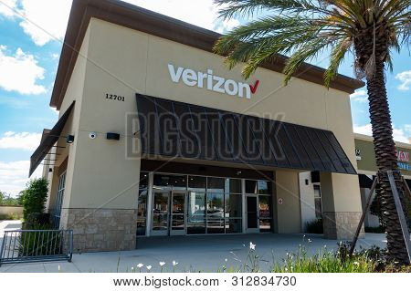 Orlando, Fl/usa - -04/29/19:  Verizon Wireless, Is An American Telecommunications Company Which Offe