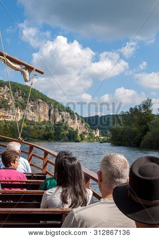 La Roque-gageac, Dordogne, France - September 7, 2018: A Tourist Boat, In French Called Gabare, On T