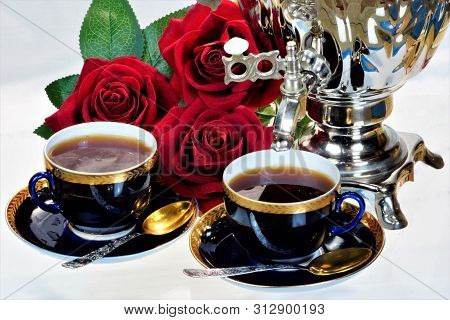 Tea Party - Samovar, Cups And Garden Roses Of The Queen Of Flowers. Samovar Creative For Tea, Russia