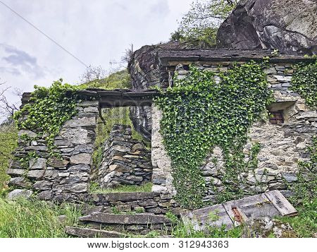 The Gra (the Sott Piodau Site), Bignasco - Canton Of Ticino, Switzerland