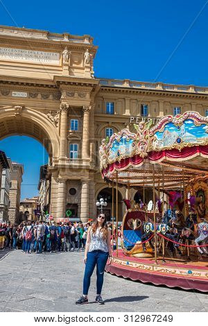 Florence, Italy - April, 2018: Tourists And Locals At The Republic Square Next To The Carrousel And