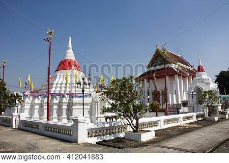 Stupa And Pagoda Of Wat Paramaiyikawat Worawihan Or Mon Ancient Buddhist Temple On Koh Kret Island F