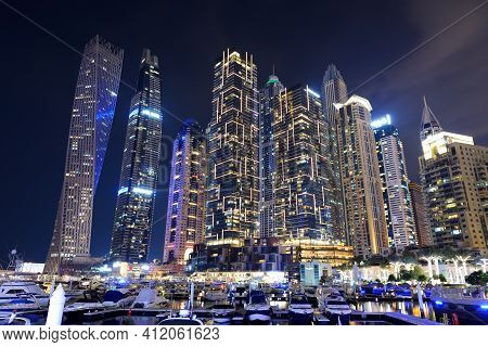 Dubai, Uae - November 15: The Night Illumination Of Dubai Marina And Cayan Tower On November 15, 201