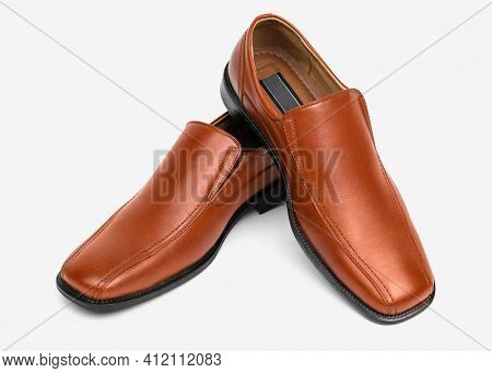 Brown leather slip-on men's shoes fashion