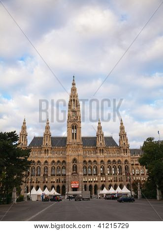 Rathaus (Ratusz) w Wiedniu, Austria w godzinach porannych
