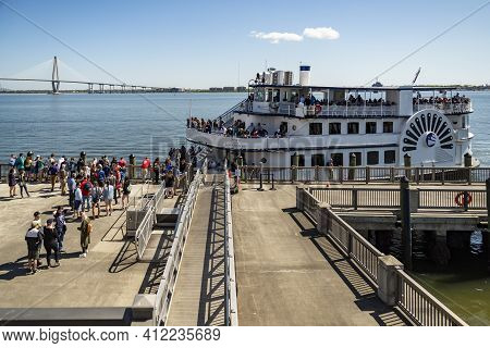 Charleston, South Carolina - March 29, 2019: A View Of Fort Sumter Ferry Dock With Tourist Waiting F