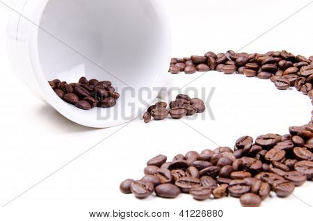 ถ้วยกาแฟและถั่ว
