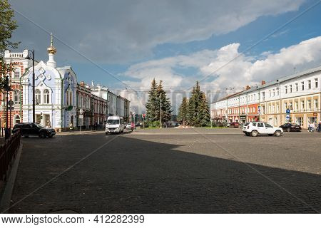 Rybinsk, Russia / August 15,2020: View Of The Street In Center Of Rybinsk Town, Stoyalaya Street