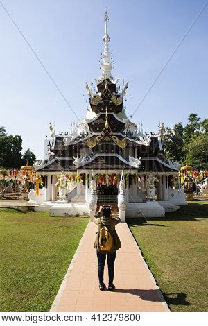 Travelers Thai Women People Travel Visit Respect Praying And Use Smart Mobile Phone Take Photo Ancie