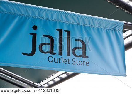 Bordeaux , Aquitaine France - 03 08 2021 : Jalla Outlet Store Sign Bran And Logo Text On Facade Shop