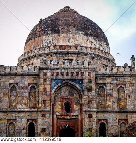 Mughal Architecture Inside Lodhi Gardens, Delhi, India, Arches Inside The The Three-domed Mosque In