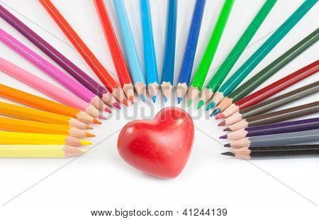 Um coração grande com um monte de cores