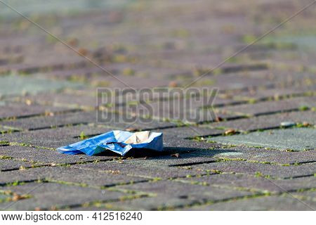 Garbage In The City. People Inadvertently Threw Trash. Dirty Environment, Garbage Dumped Near The Pe