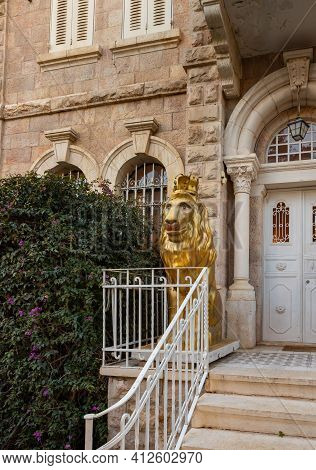 Jerusalem, Israel, February 27, 2021 : Evening View Of A Large Gilded Statue Of The Lion Of Jerusale