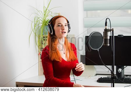 The Announcer On The Radio Trains Diction Before The Start Of The Broadcast