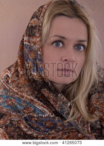 Blonde kvinder med headkerchief