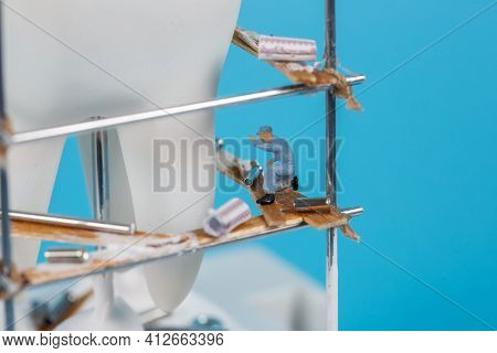 Moscow, Russia - 9th Matra 2021: A Model Of A Human Tooth And An Art Installation Of Small Figures A