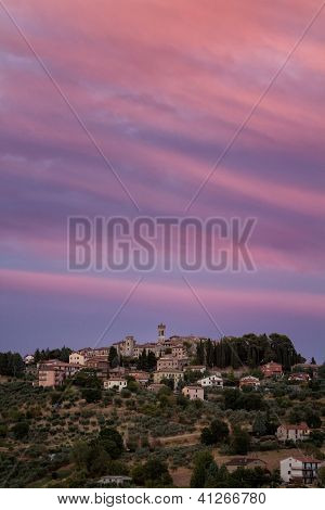Montecastello di Vibio, tramonto umbra, Italia