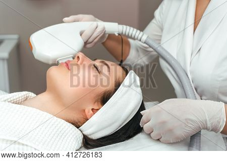 Ultraformer Lifting. Face Skin Care. Close-up Of Woman Getting Facial Hydro Microdermabrasion Peelin