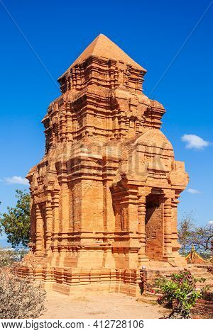 Poshanu Or Po Sahu Inu Tower Or Pho Cham Tower Is A Group Of Relics Of The Cham Towers In The Old Ki