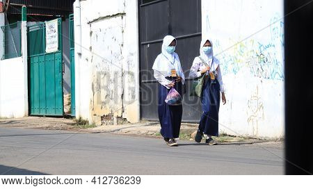 Not Focus Image, Junior High School Children Walking After Studying At School, Wearing Mask, Pekalon