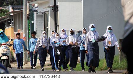 Not Focus Image, Junior High School Children Walking After Studying At School, Wearing Mask, Pekalon