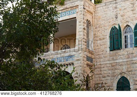 Evening View Of A Quiet Residential David Markus Street In The Old District Of Jerusalem Talbia - Ko