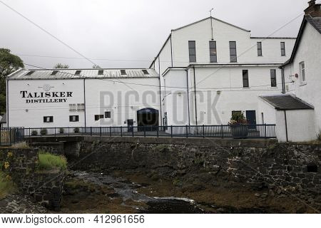 Skye Island (scotland), Uk - August 14, 2018: Talisker Whisky Distillery. Carbost, Loch Harport, Min