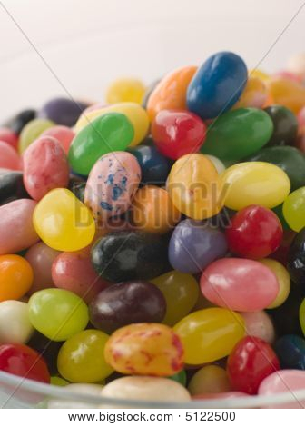 Skål med färgade Jellybeans