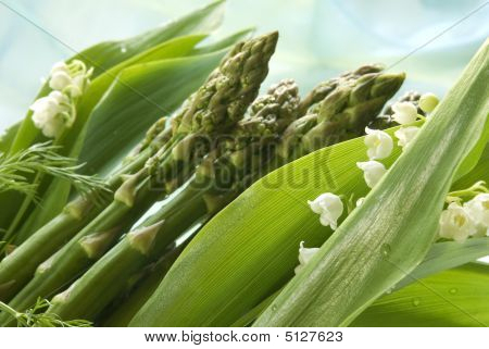 Lilly-di-il-valle e asparagi