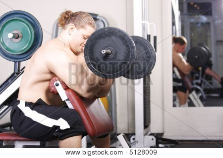 Training Biceps With Heavy Weight